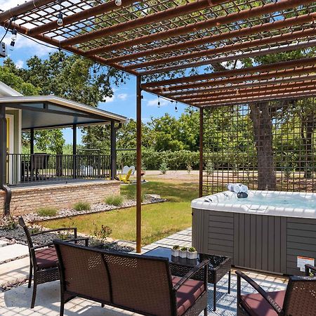 Blumenhaus Sleeps 6 Full Kitchen Plus Hot Tub Fredericksburg Luaran gambar