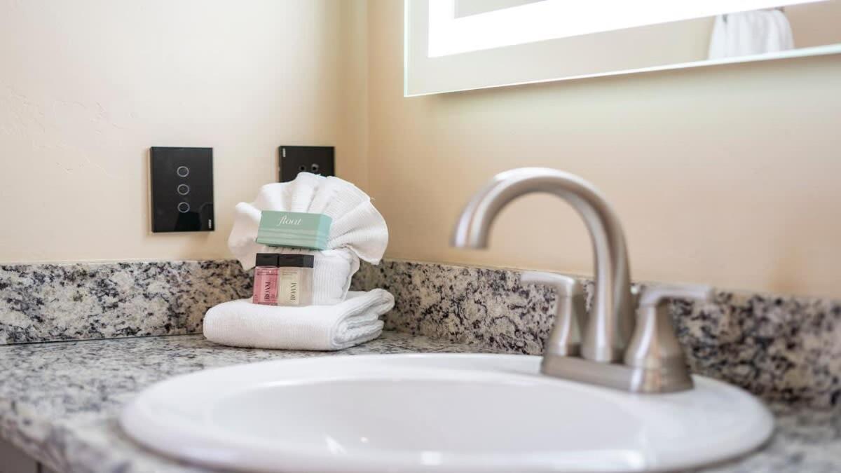 Blumenhaus Sleeps 6 Full Kitchen Plus Hot Tub Fredericksburg Luaran gambar