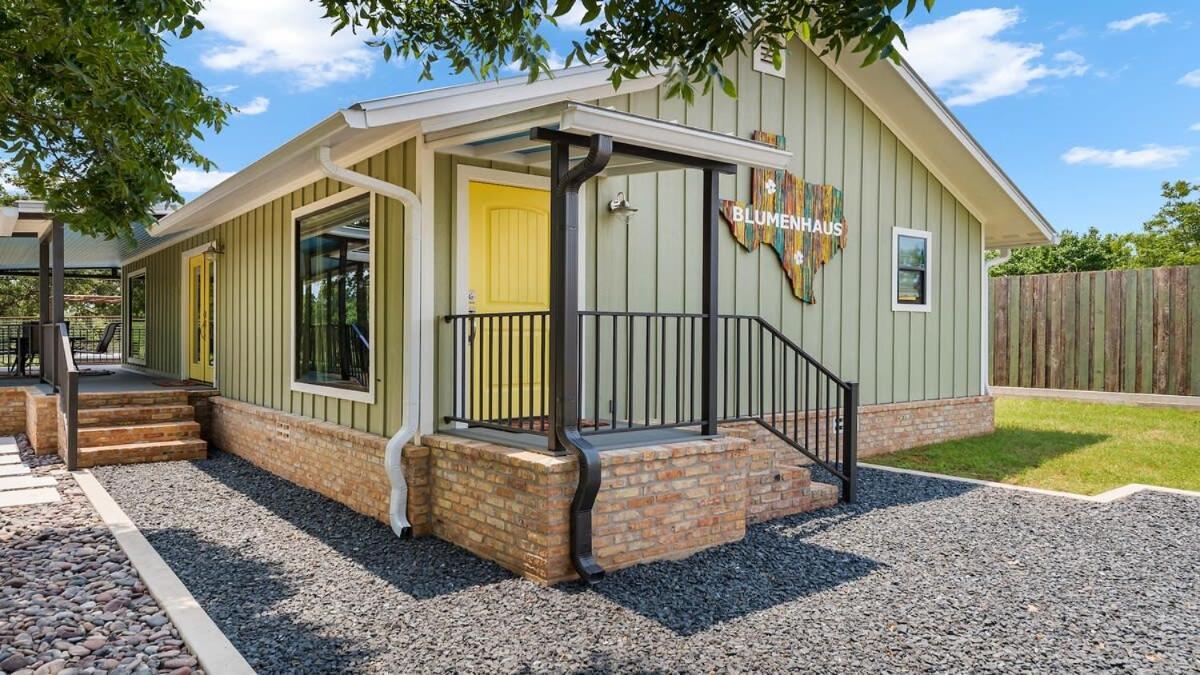 Blumenhaus Sleeps 6 Full Kitchen Plus Hot Tub Fredericksburg Luaran gambar