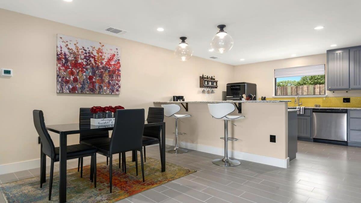 Blumenhaus Sleeps 6 Full Kitchen Plus Hot Tub Fredericksburg Luaran gambar