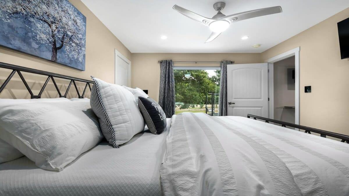 Blumenhaus Sleeps 6 Full Kitchen Plus Hot Tub Fredericksburg Luaran gambar