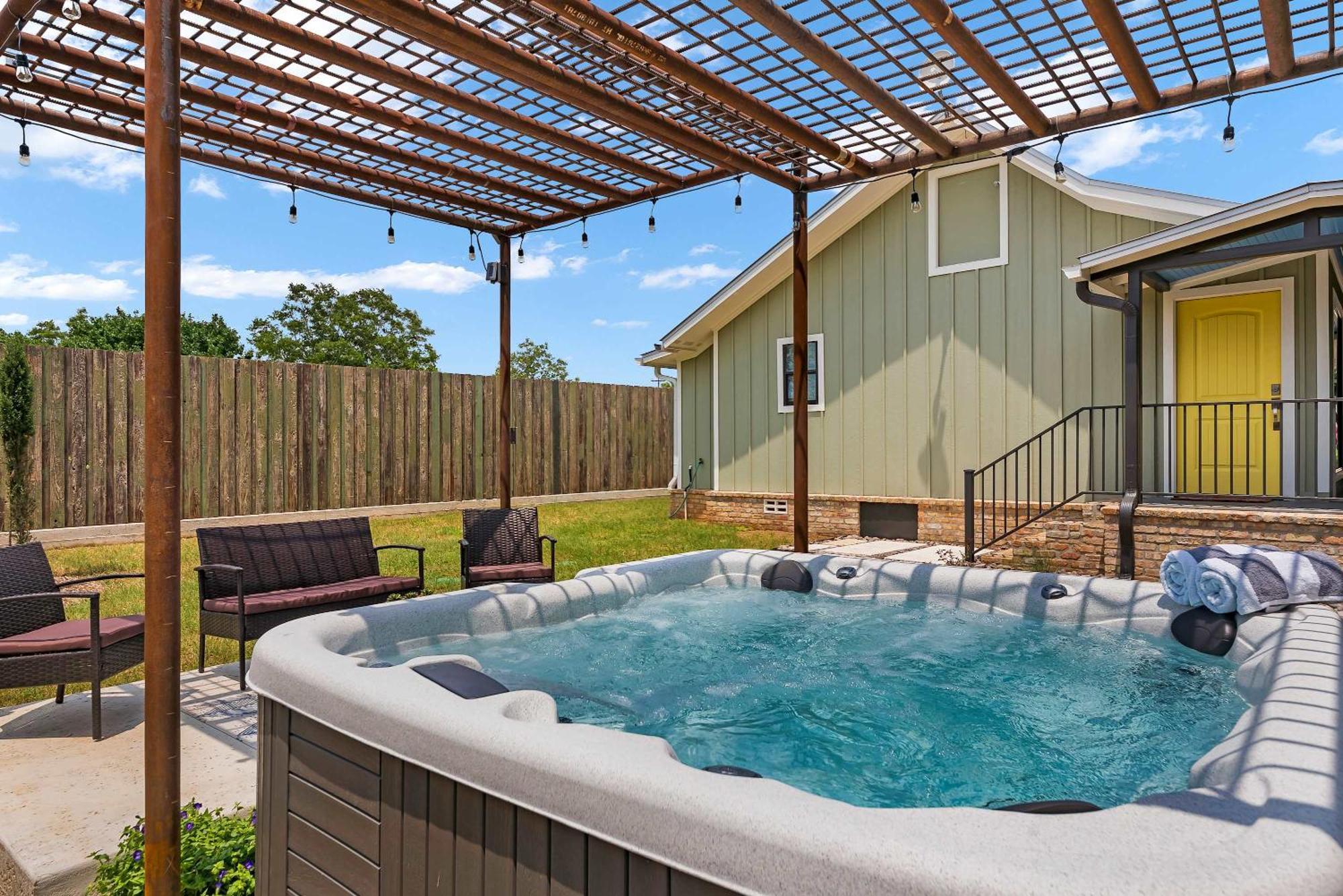 Blumenhaus Sleeps 6 Full Kitchen Plus Hot Tub Fredericksburg Luaran gambar
